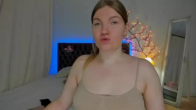 Discover our girls online shows and discover the company of countless livestreamers, with stunning shapes, sex toys and more.