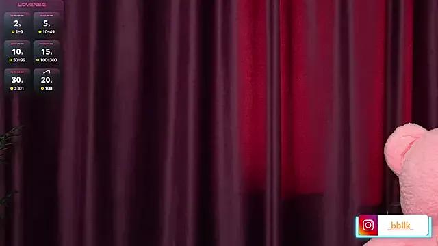 Discover our girls online shows and discover the company of countless livestreamers, with stunning shapes, sex toys and more.