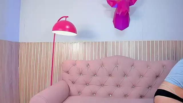 Discover our girls online shows and discover the company of countless livestreamers, with stunning shapes, sex toys and more.
