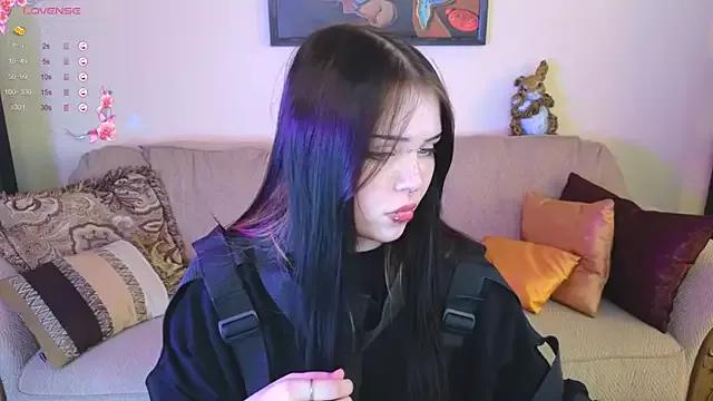 Discover our girls online shows and discover the company of countless livestreamers, with stunning shapes, sex toys and more.