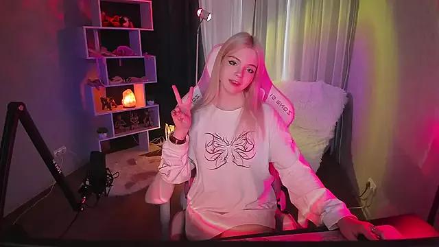 Discover our girls online shows and discover the company of countless livestreamers, with stunning shapes, sex toys and more.