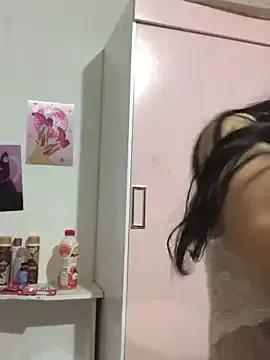 Discover our girls online shows and discover the company of countless livestreamers, with stunning shapes, sex toys and more.