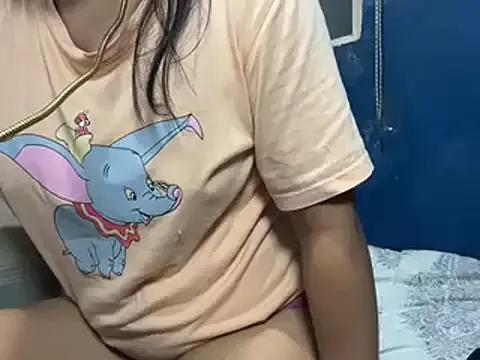 Discover our girls online shows and discover the company of countless livestreamers, with stunning shapes, sex toys and more.