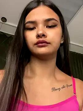 Discover our girls online shows and discover the company of countless livestreamers, with stunning shapes, sex toys and more.