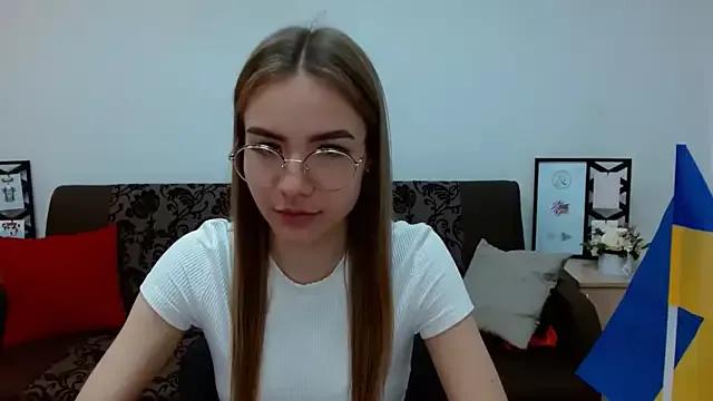 Discover our girls online shows and discover the company of countless livestreamers, with stunning shapes, sex toys and more.