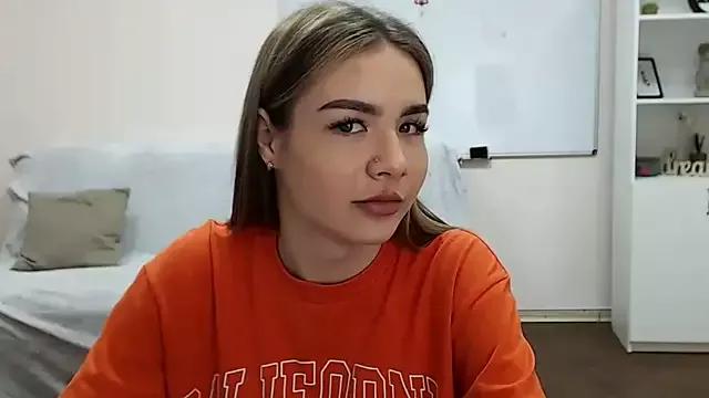 Discover our girls online shows and discover the company of countless livestreamers, with stunning shapes, sex toys and more.