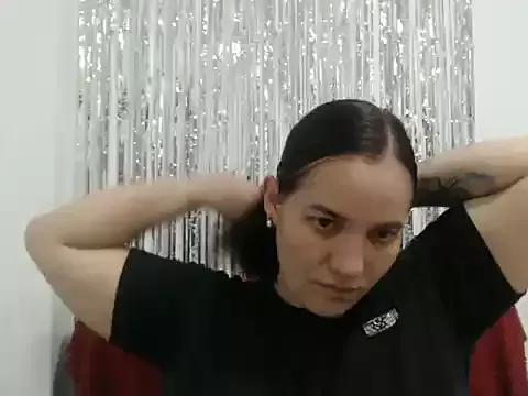 Discover our girls online shows and discover the company of countless livestreamers, with stunning shapes, sex toys and more.