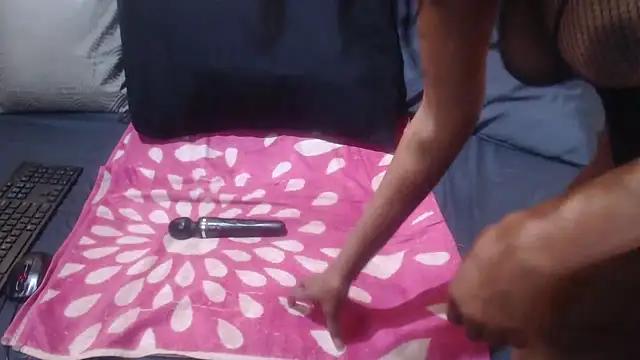 AssSeductress43 from StripChat