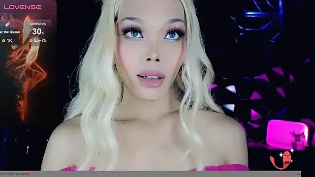 Discover our girls online shows and discover the company of countless livestreamers, with stunning shapes, sex toys and more.