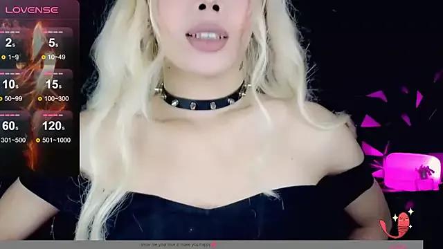 Discover our girls online shows and discover the company of countless livestreamers, with stunning shapes, sex toys and more.