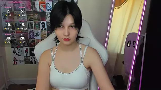 Discover our girls online shows and discover the company of countless livestreamers, with stunning shapes, sex toys and more.