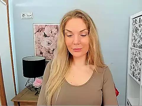 Discover our girls online shows and discover the company of countless livestreamers, with stunning shapes, sex toys and more.