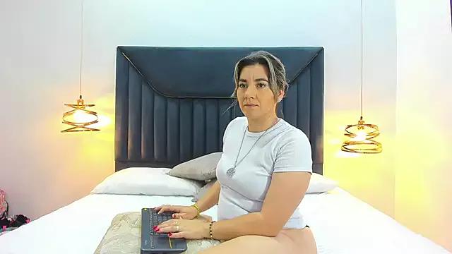 AuraEvens from StripChat is Freechat
