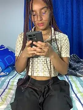 Discover our girls online shows and discover the company of countless livestreamers, with stunning shapes, sex toys and more.