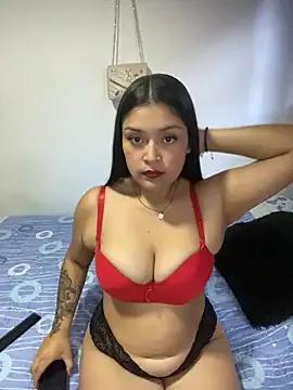 Discover our girls online shows and discover the company of countless livestreamers, with stunning shapes, sex toys and more.