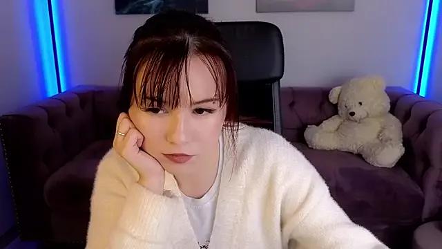 Discover our girls online shows and discover the company of countless livestreamers, with stunning shapes, sex toys and more.