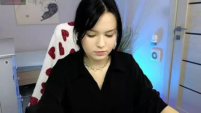 Discover our girls online shows and discover the company of countless livestreamers, with stunning shapes, sex toys and more.