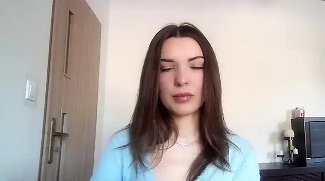 Discover our girls online shows and discover the company of countless livestreamers, with stunning shapes, sex toys and more.