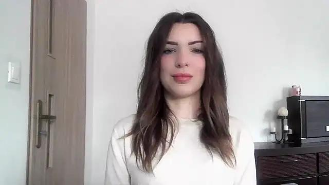 Discover our girls online shows and discover the company of countless livestreamers, with stunning shapes, sex toys and more.