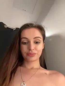 Discover our girls online shows and discover the company of countless livestreamers, with stunning shapes, sex toys and more.