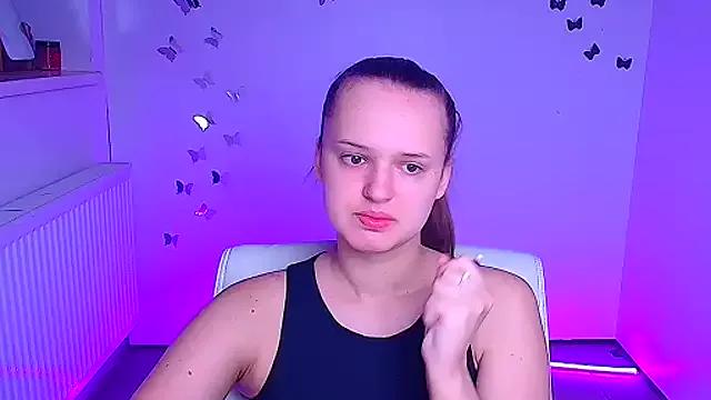 Discover our girls online shows and discover the company of countless livestreamers, with stunning shapes, sex toys and more.