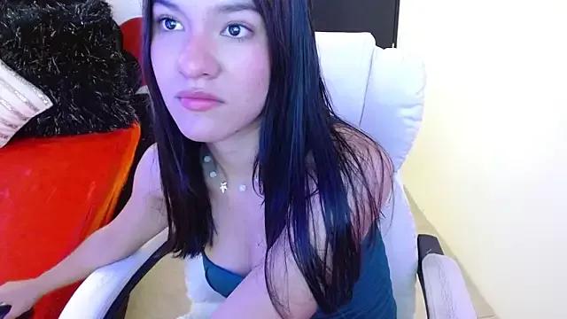 Discover our girls online shows and discover the company of countless livestreamers, with stunning shapes, sex toys and more.