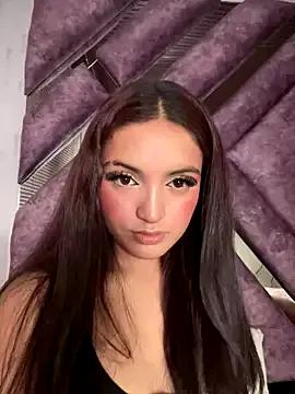 Discover our girls online shows and discover the company of countless livestreamers, with stunning shapes, sex toys and more.