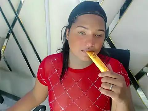 Discover our girls online shows and discover the company of countless livestreamers, with stunning shapes, sex toys and more.