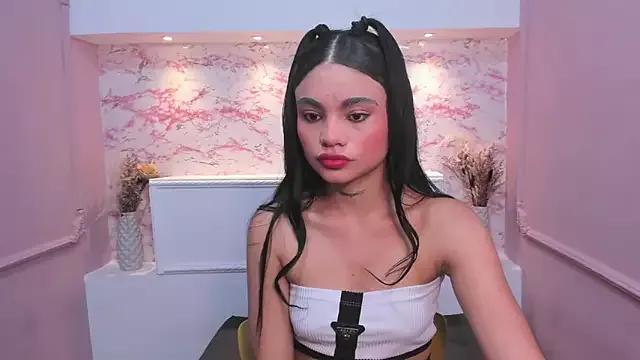 Discover our girls online shows and discover the company of countless livestreamers, with stunning shapes, sex toys and more.