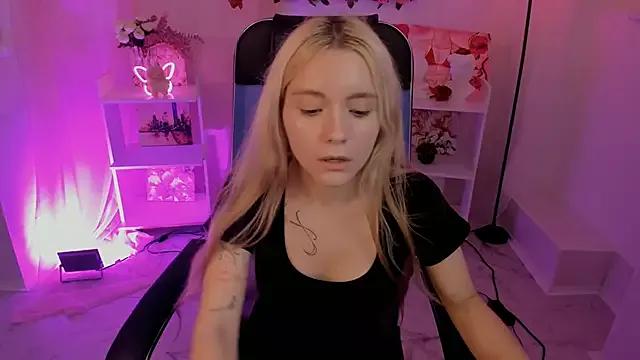 AuroraWrenfield from StripChat is Freechat