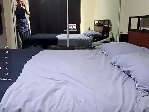 Discover our girls online shows and discover the company of countless livestreamers, with stunning shapes, sex toys and more.