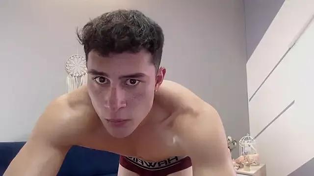 Discover our girls online shows and discover the company of countless livestreamers, with stunning shapes, sex toys and more.