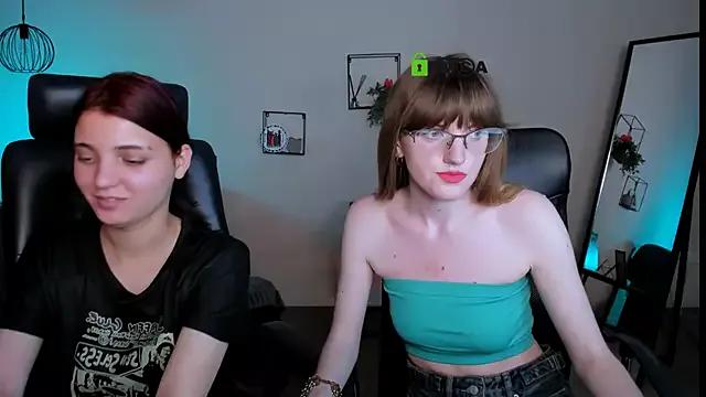 Discover our girls online shows and discover the company of countless livestreamers, with stunning shapes, sex toys and more.
