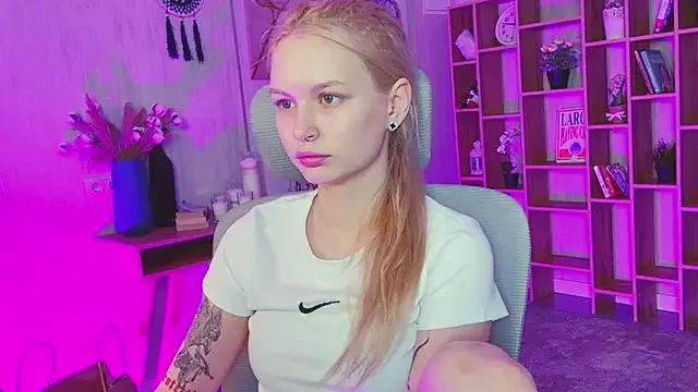 AvaDaviis from StripChat
