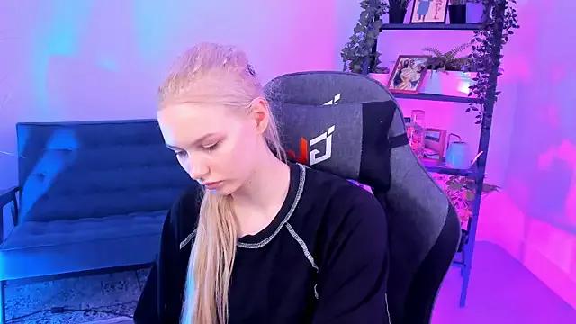 AvaDaviis webcams show profile image 