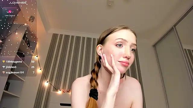 Awwwrora from StripChat