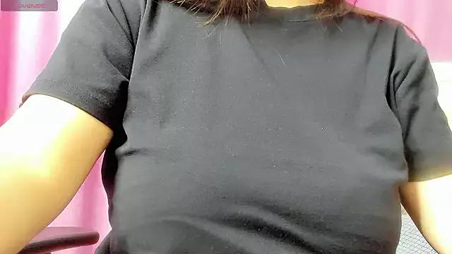 Discover our girls online shows and discover the company of countless livestreamers, with stunning shapes, sex toys and more.