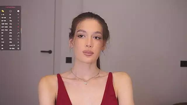 Discover our girls online shows and discover the company of countless livestreamers, with stunning shapes, sex toys and more.