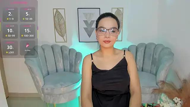 Discover our girls online shows and discover the company of countless livestreamers, with stunning shapes, sex toys and more.