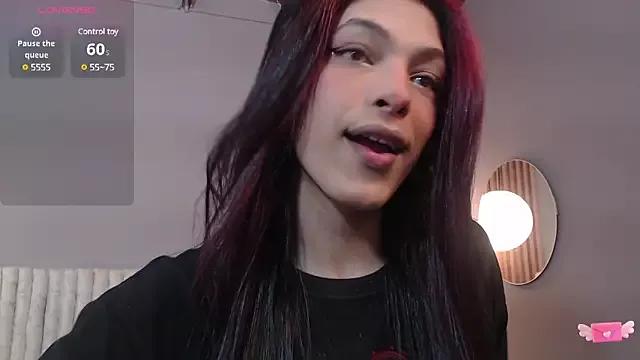 Discover our girls online shows and discover the company of countless livestreamers, with stunning shapes, sex toys and more.