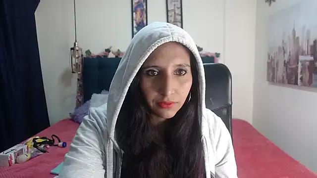 azabachebabe from StripChat is Freechat