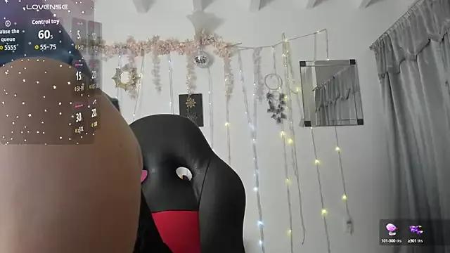 Discover our girls online shows and discover the company of countless livestreamers, with stunning shapes, sex toys and more.