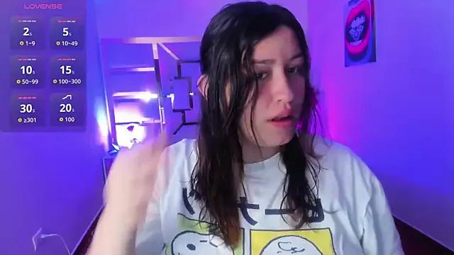 Discover our girls online shows and discover the company of countless livestreamers, with stunning shapes, sex toys and more.