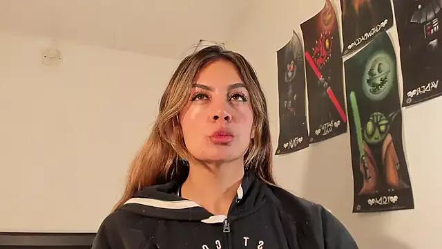 AZULAEVANSS from StripChat is Freechat