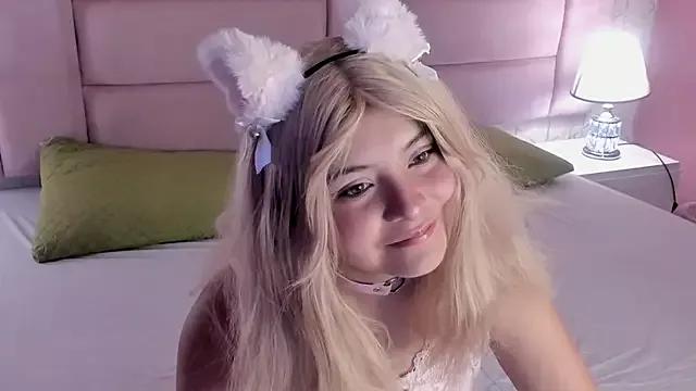Discover our girls online shows and discover the company of countless livestreamers, with stunning shapes, sex toys and more.