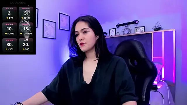 Discover our girls online shows and discover the company of countless livestreamers, with stunning shapes, sex toys and more.