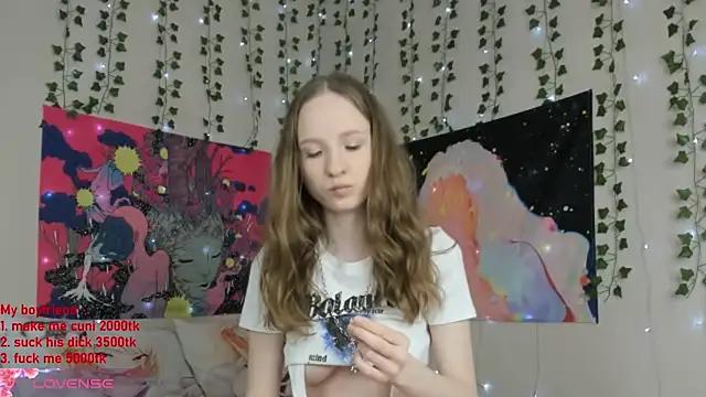 Discover our girls online shows and discover the company of countless livestreamers, with stunning shapes, sex toys and more.