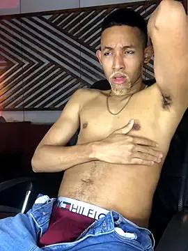 Discover our girls online shows and discover the company of countless livestreamers, with stunning shapes, sex toys and more.