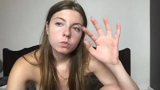 Discover our girls online shows and discover the company of countless livestreamers, with stunning shapes, sex toys and more.
