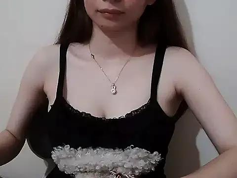 Discover our girls online shows and discover the company of countless livestreamers, with stunning shapes, sex toys and more.